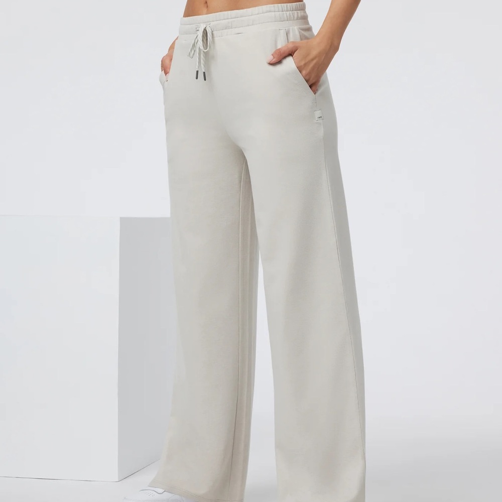 Vuori Women's Halo Essential Wideleg Pant